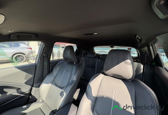 Lexus LBX Красный