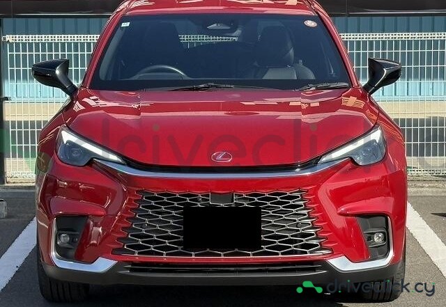 Lexus LBX Красный