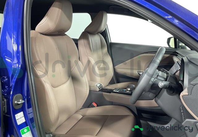 Lexus LBX Синий