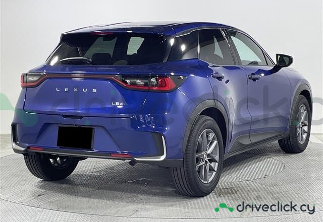 Lexus LBX Синий