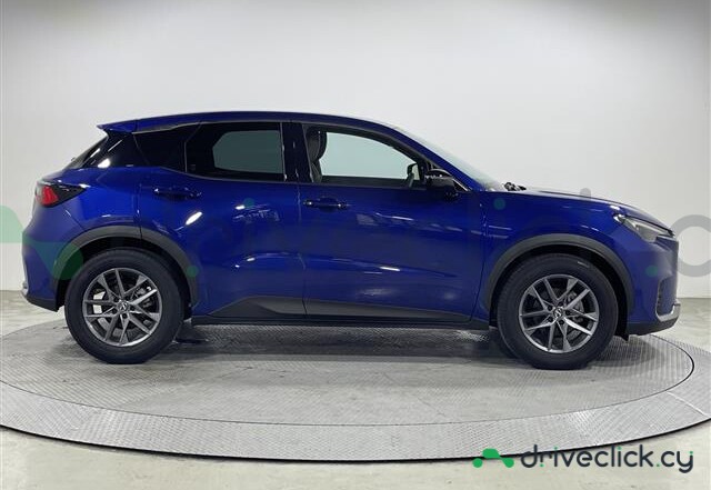 Lexus LBX Синий