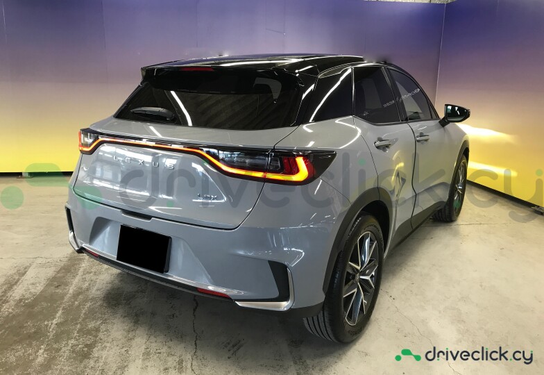 Lexus LBX Серый