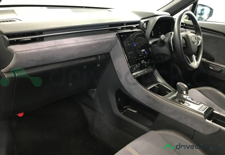 Lexus LBX Серый