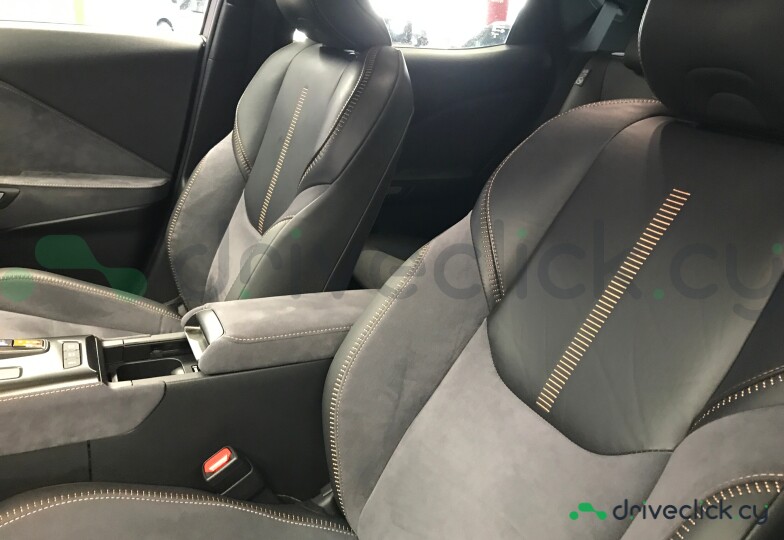 Lexus LBX Серый