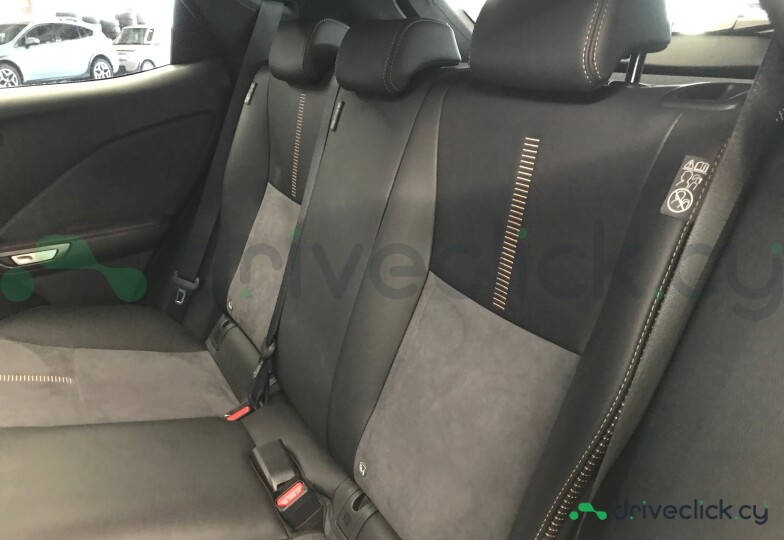 Lexus LBX Серый