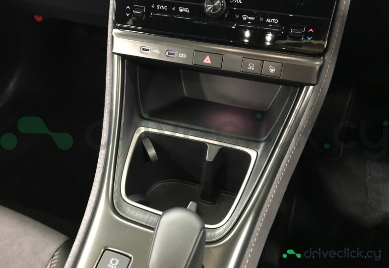 Lexus LBX Серый