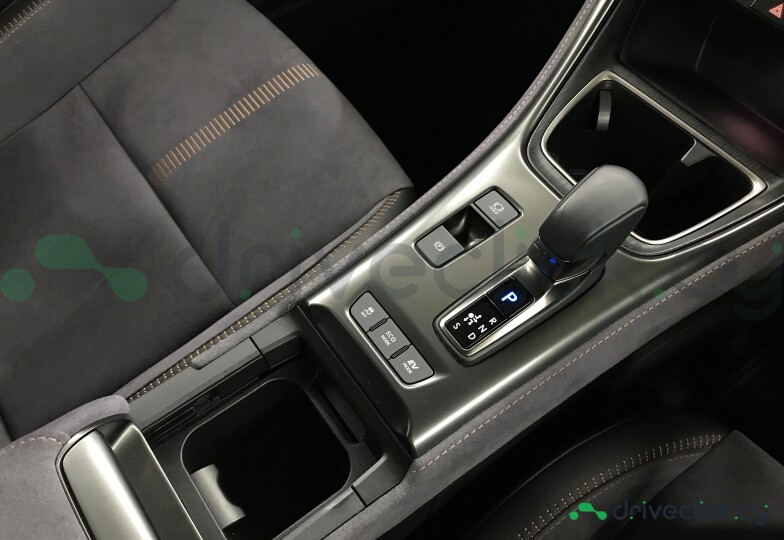 Lexus LBX Серый