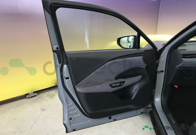 Lexus LBX Серый
