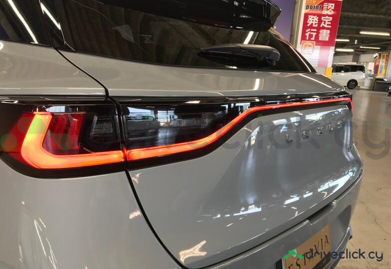 Lexus LBX Серый