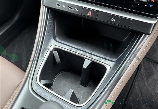 Lexus LBX Белый