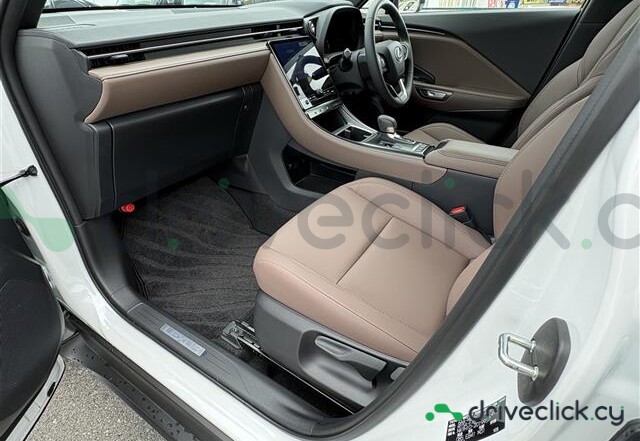 Lexus LBX Белый