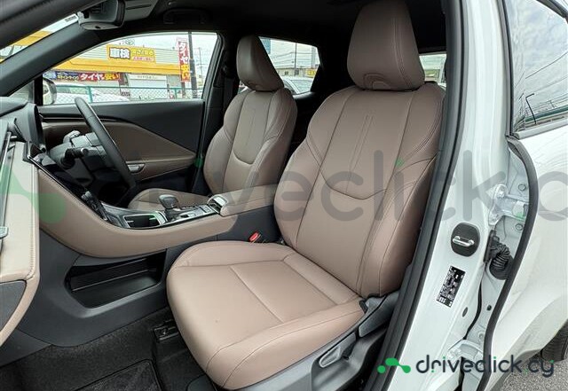 Lexus LBX Белый