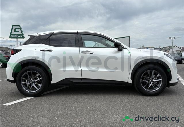 Lexus LBX Белый