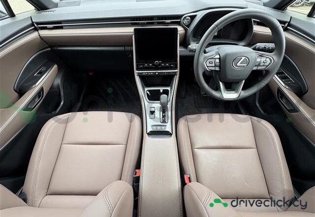 Lexus LBX Белый