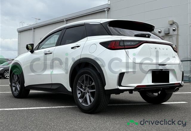 Lexus LBX Белый