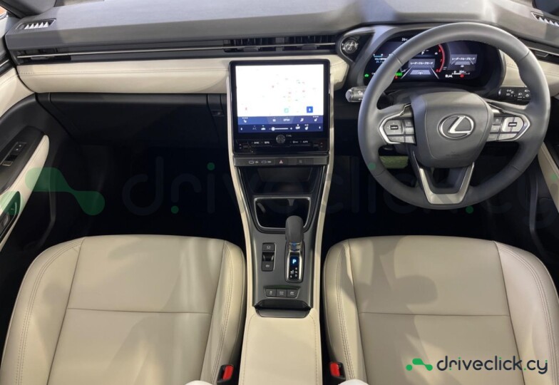 Lexus LBX Белый