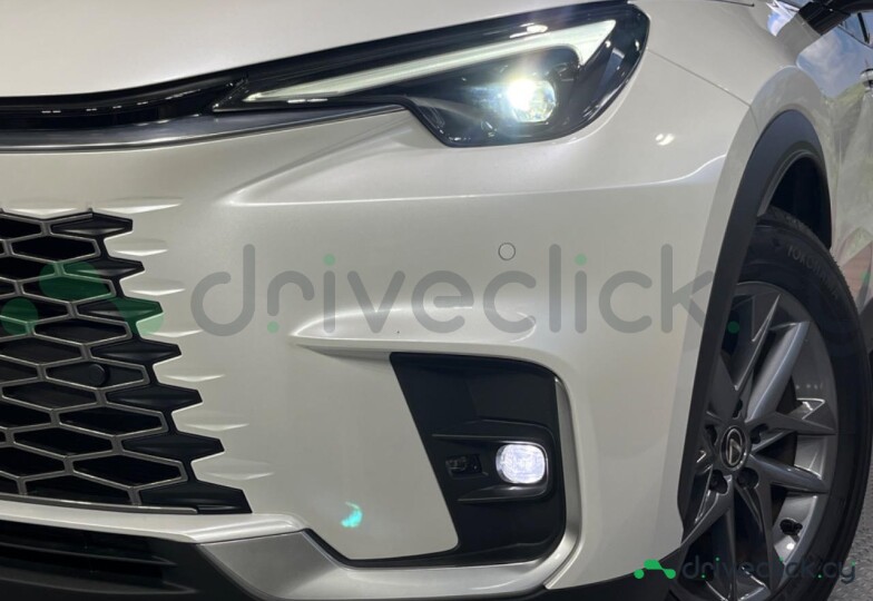 Lexus LBX Белый