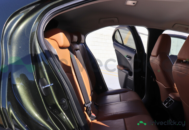 Lexus UX Green