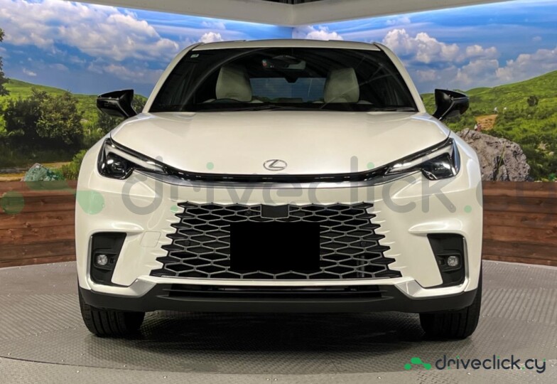 Lexus LBX Белый