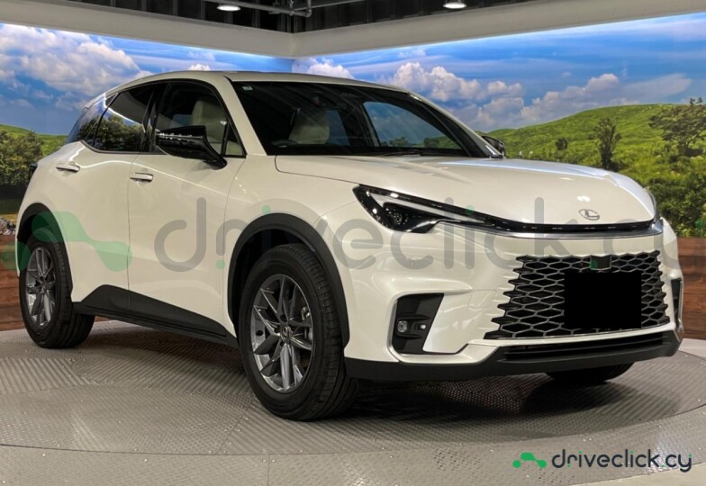 Lexus LBX Белый