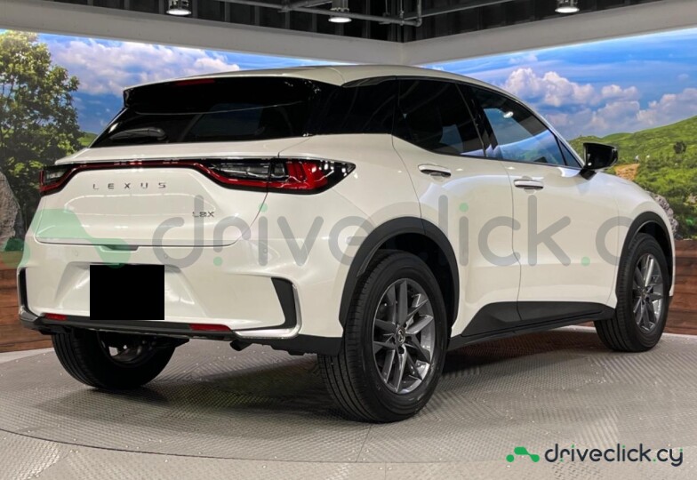 Lexus LBX Белый