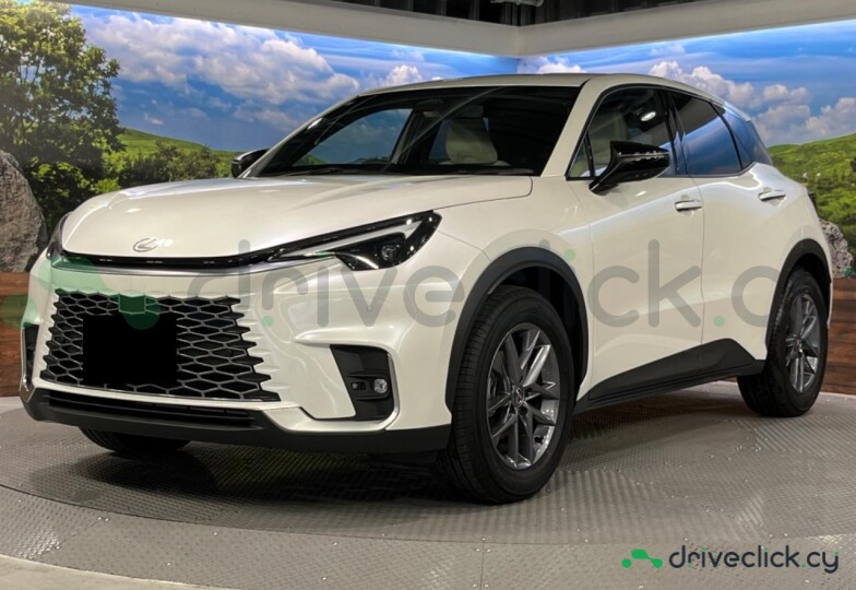 Lexus LBX Белый