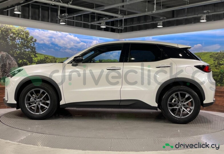Lexus LBX Белый