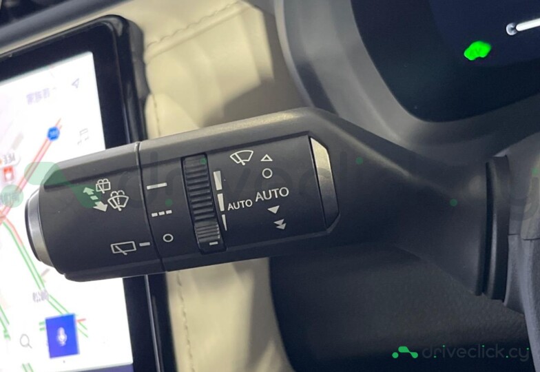Lexus LBX Белый