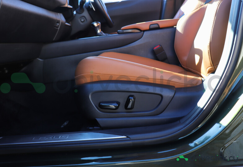 Lexus UX Green
