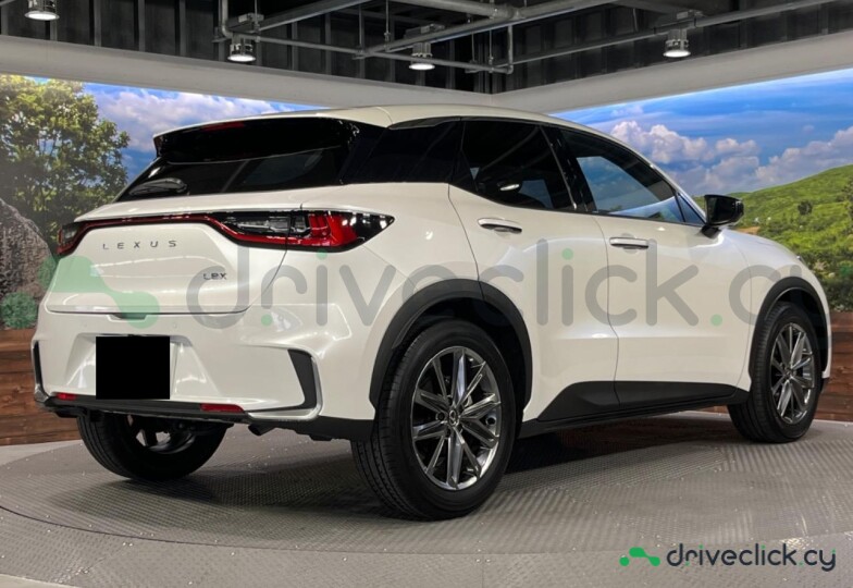 Lexus LBX Белый