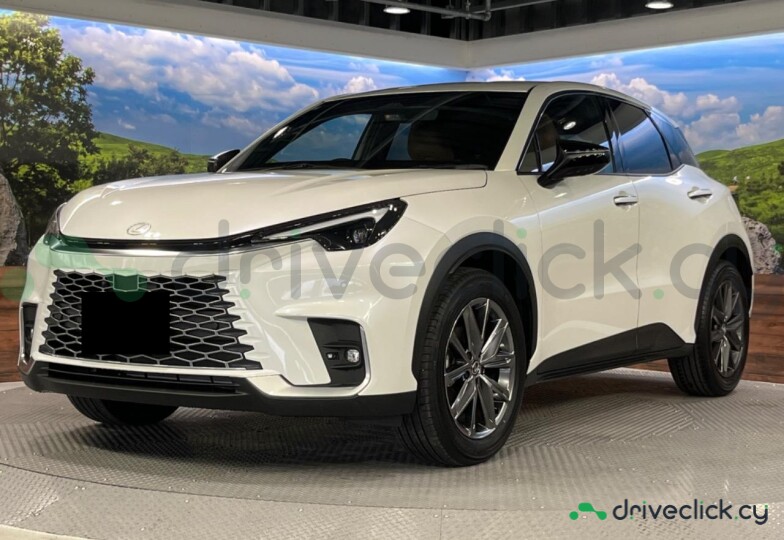 Lexus LBX Белый