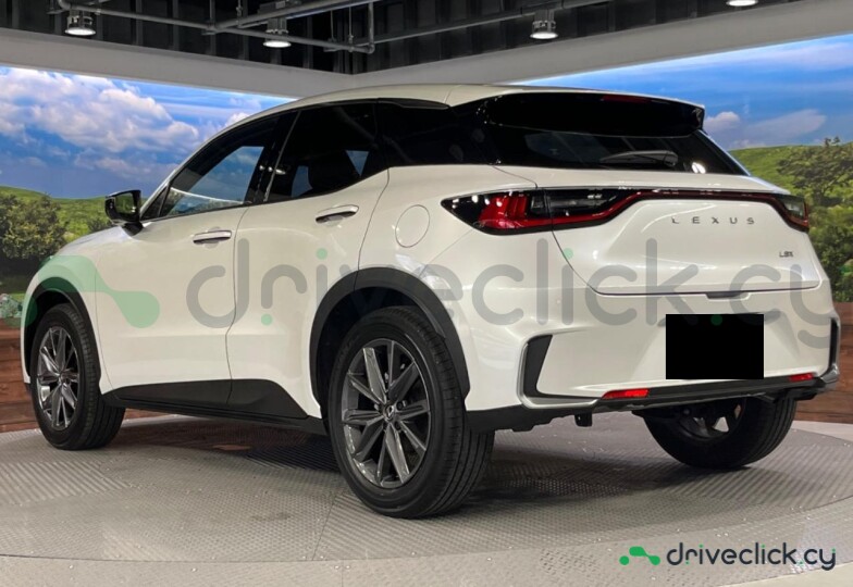 Lexus LBX Белый