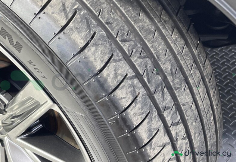 Lexus LBX Белый