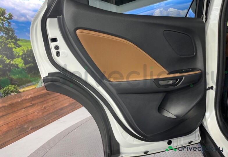 Lexus LBX Белый