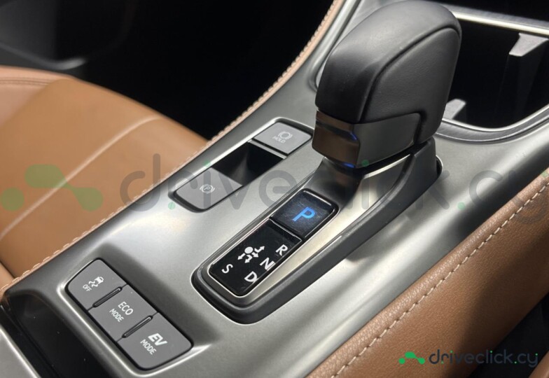 Lexus LBX Белый