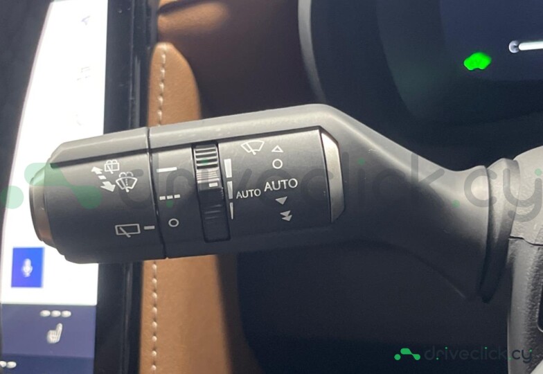 Lexus LBX Белый