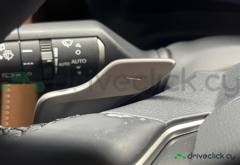 Lexus LBX Белый