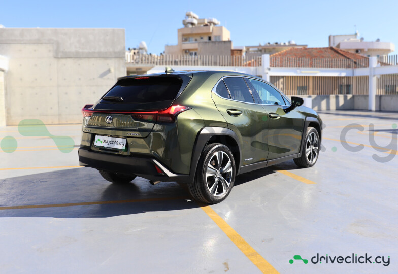 Lexus UX Green