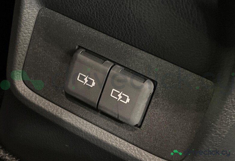Lexus LBX Белый