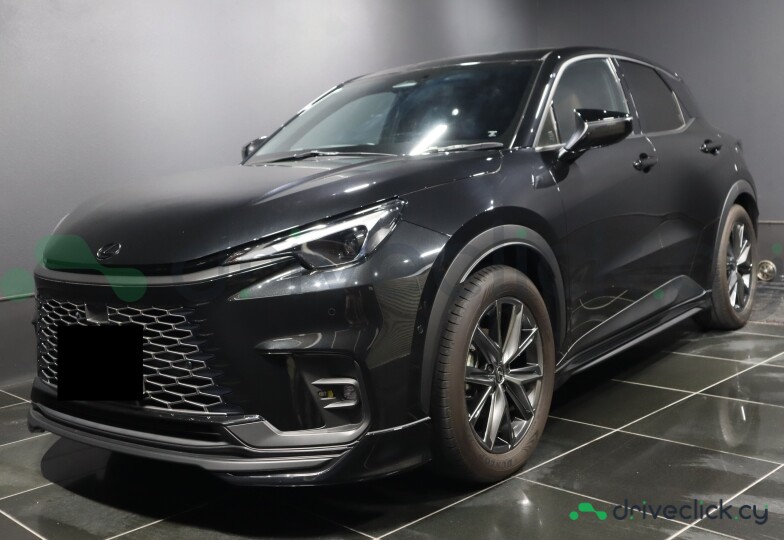 Lexus LBX Черный