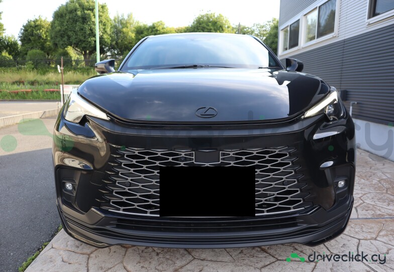 Lexus LBX Черный