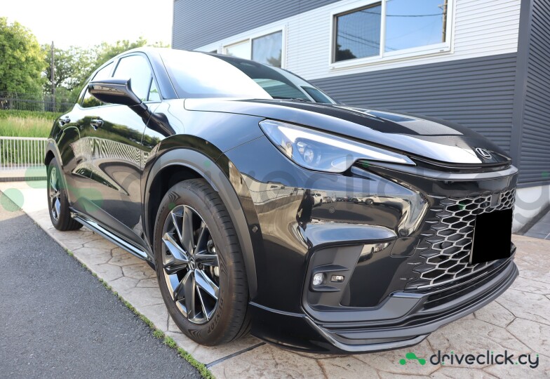 Lexus LBX Черный