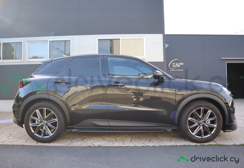 Lexus LBX Черный