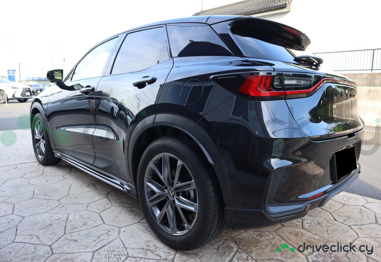 Lexus LBX Черный