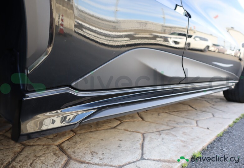 Lexus LBX Черный