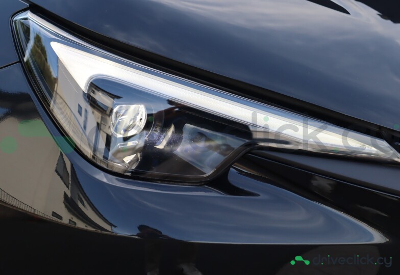 Lexus LBX Черный