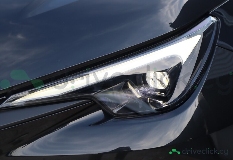 Lexus LBX Черный