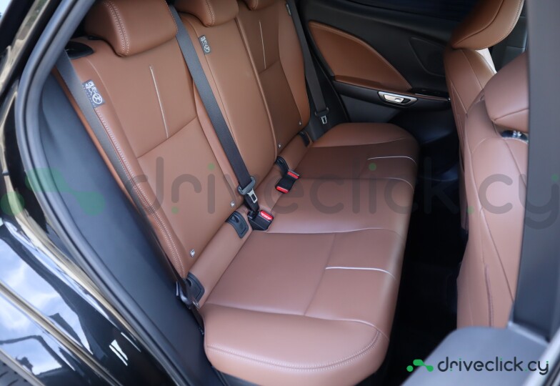 Lexus LBX Черный