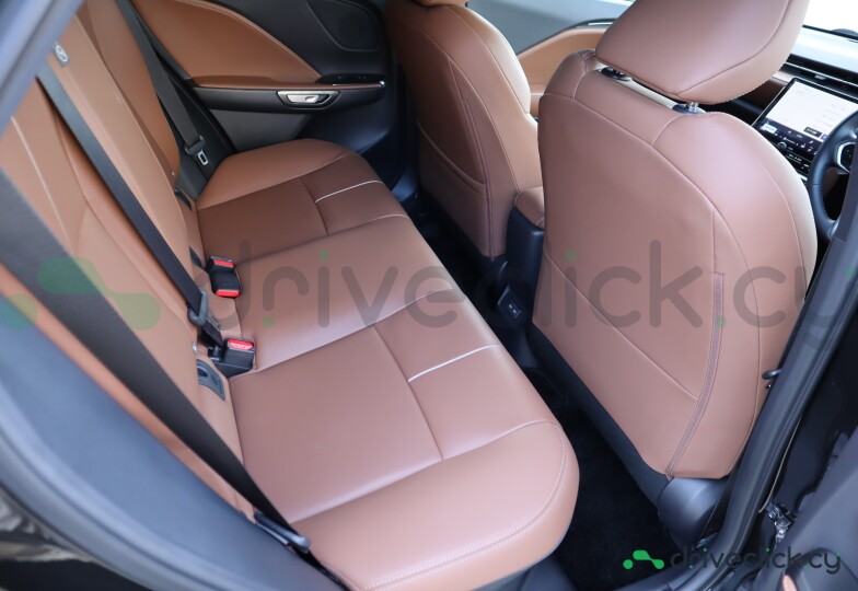 Lexus LBX Черный