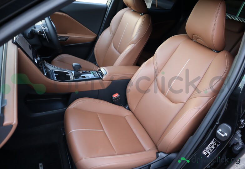 Lexus LBX Черный